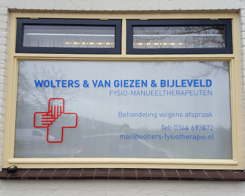 raam blindering en logo outoor